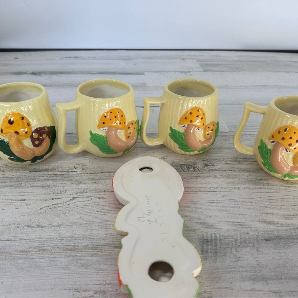 Arnels Vintage Mushroom Spoon Rest and 4 Mugs MCM 60’s Orange Cute Whimsical - Picture 7 of 8